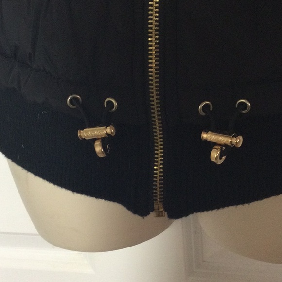 Calvin Klein Puffer Vest - Picture 5 of 11